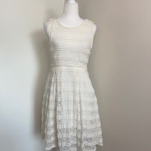 ADORABLE Matilda Jane White lace dress w/h Pockets